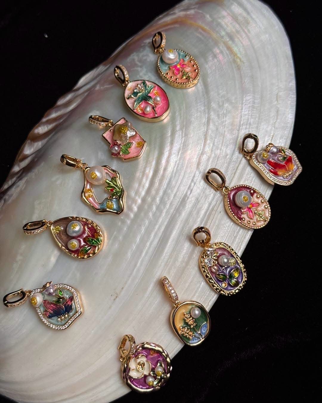 Openable real pearl pendant