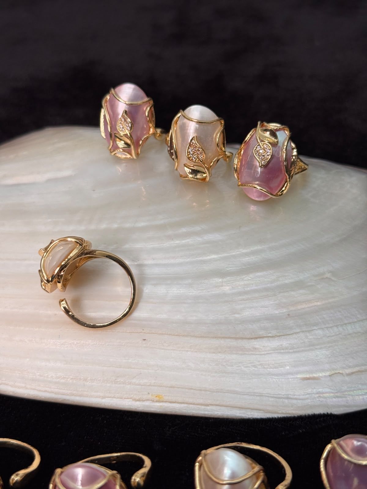 Shell pearl finger ring