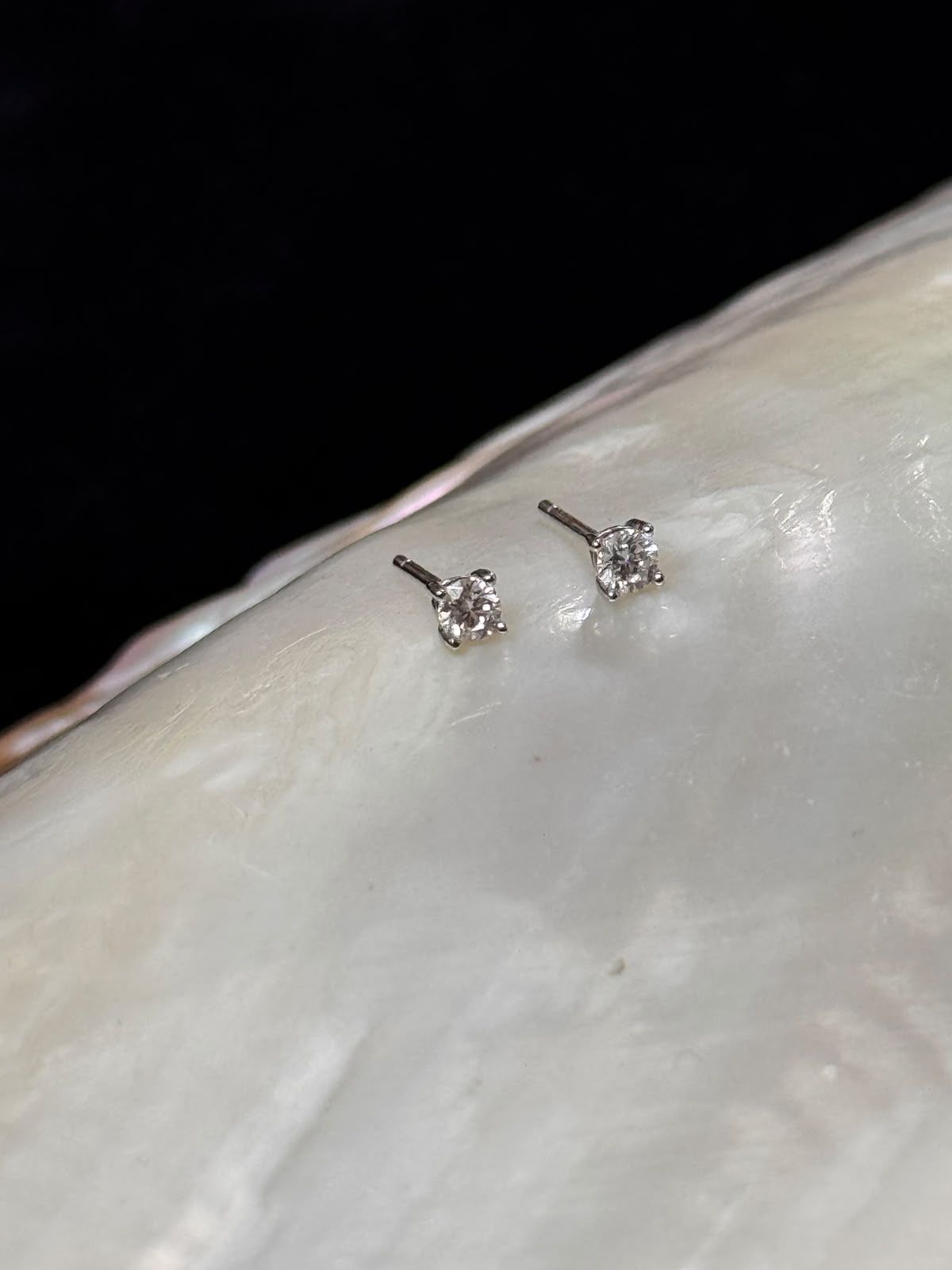 Moissanite Diamond ear ring 0.46 grams