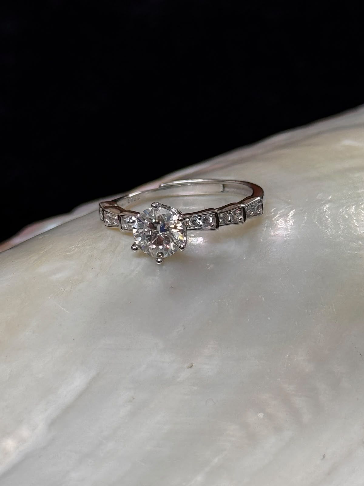 Moissanite Diamond ring 1.56 grams