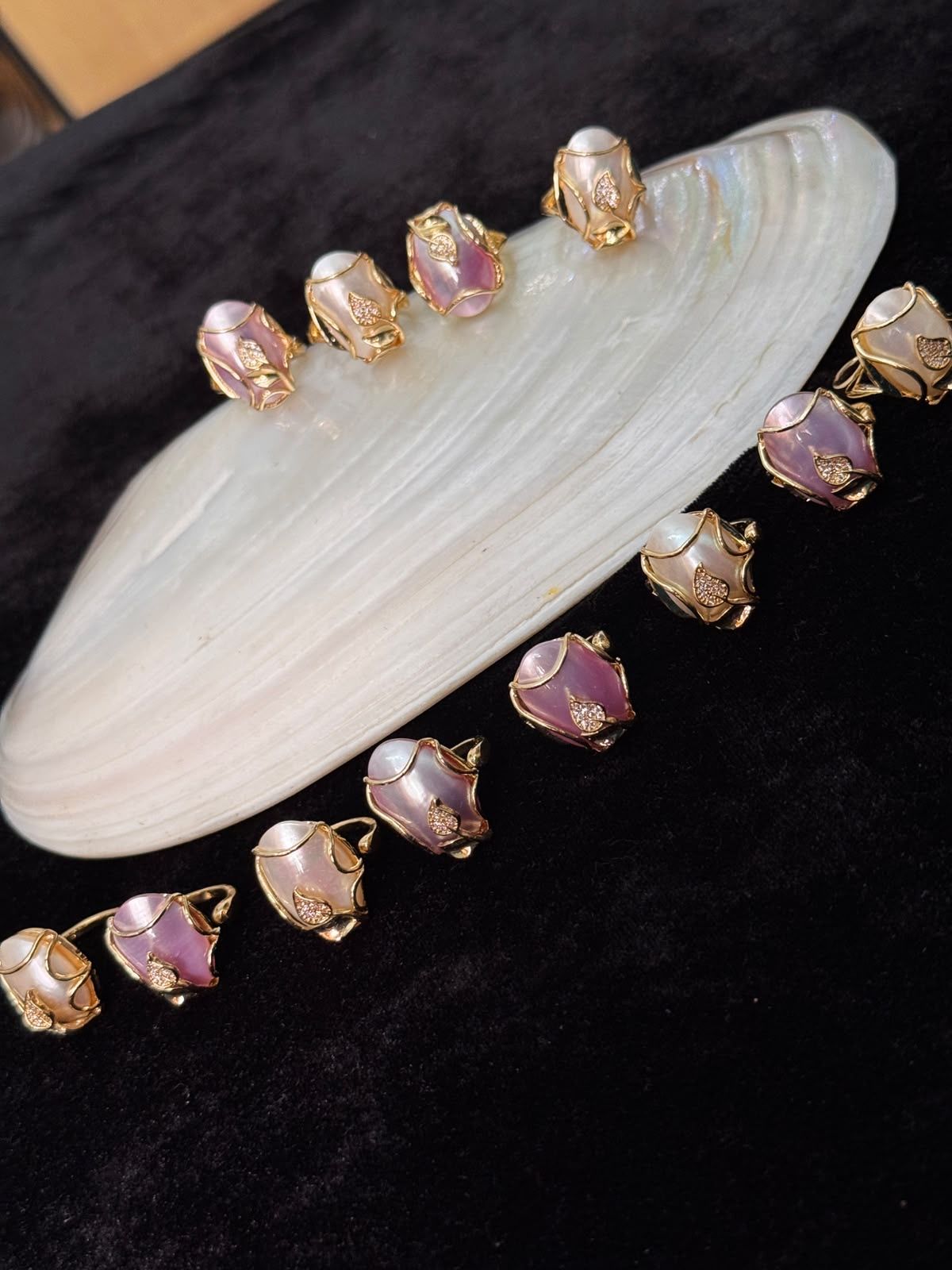 Shell pearl finger ring