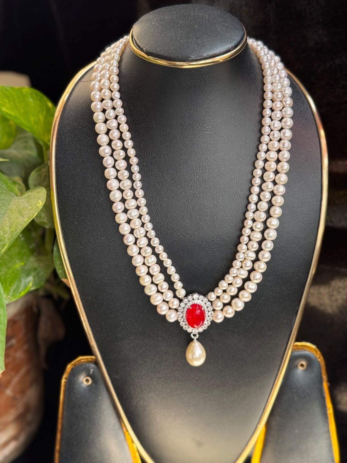 Exclusive White Sea pearl & Rubi stone set