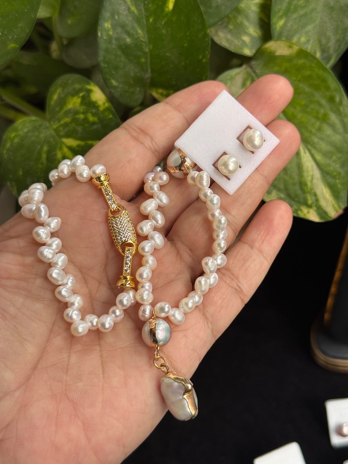 White real & mother pearl set