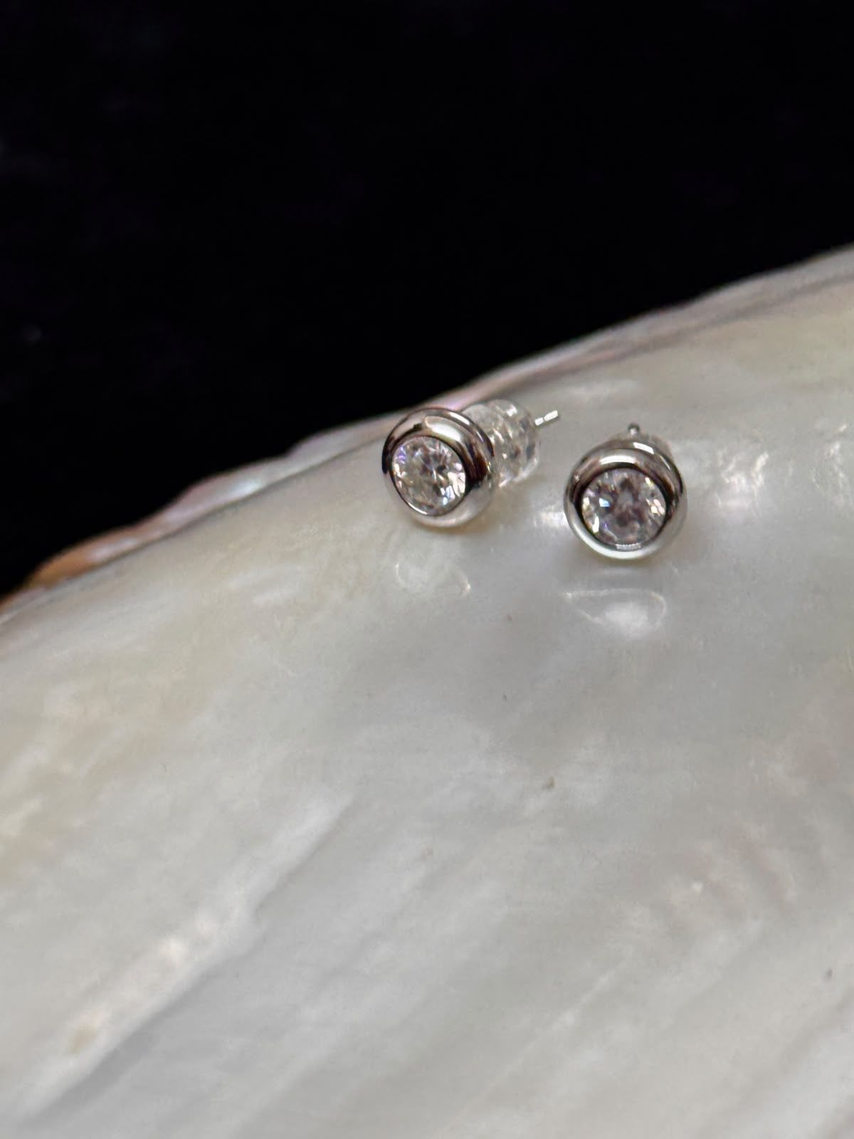 Moissanite Diamond ear ring 1.68 grams