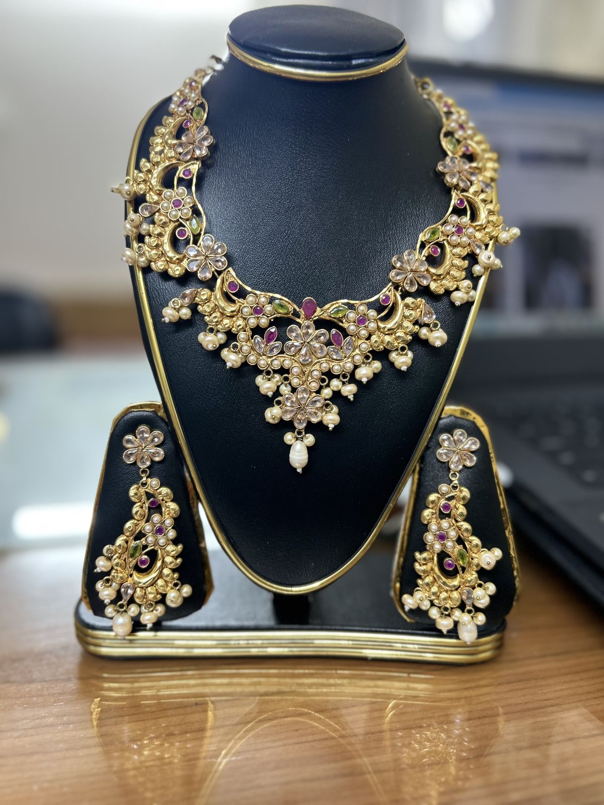 Gold plated stone necklace set