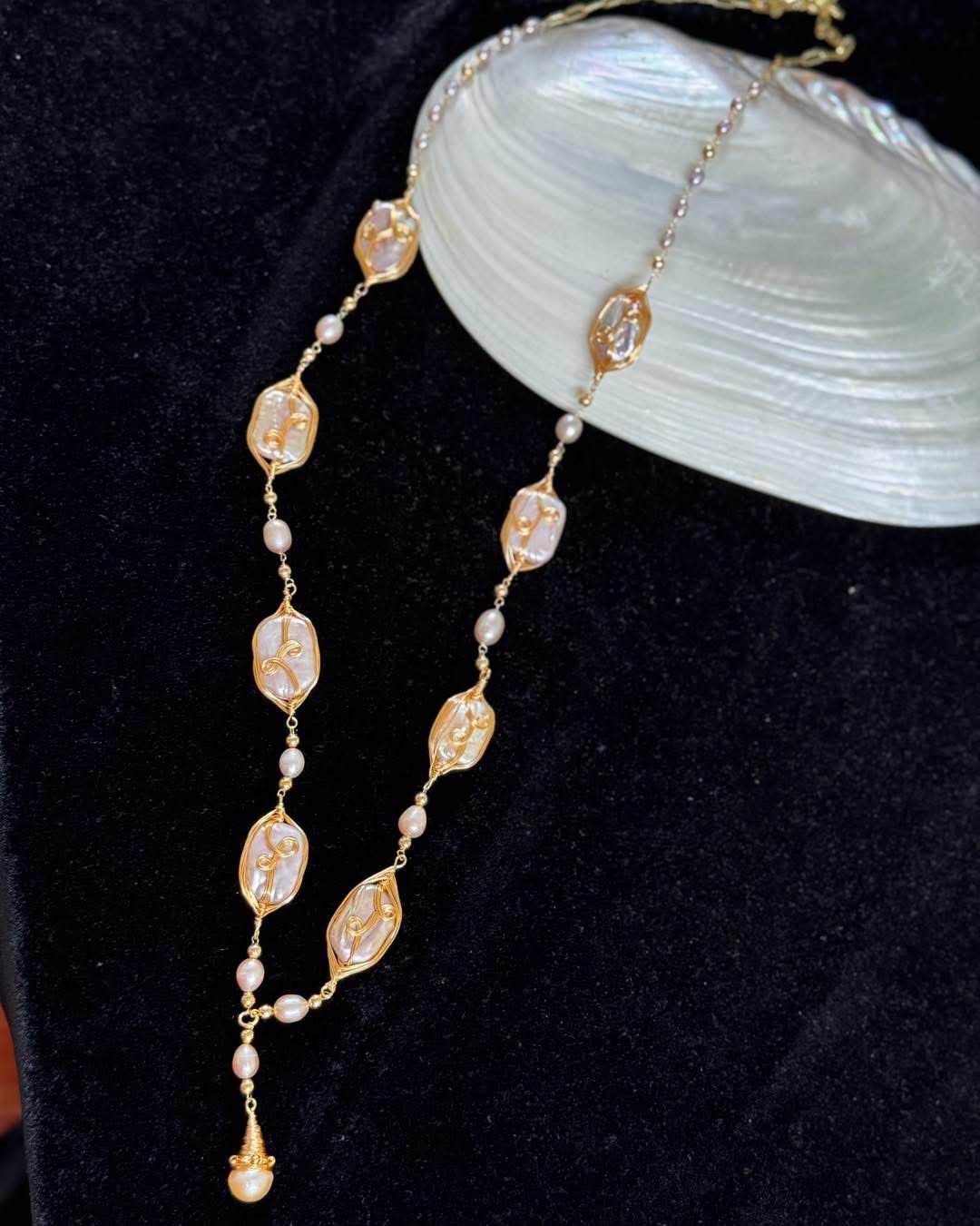 Real & Mother pearl long necklace